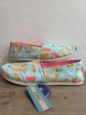 NWT Toms Tropical Tiki Print Slip On Shoes Size 9